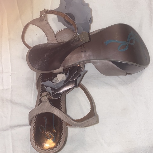 Poetic Licence - Picture 5 of 5